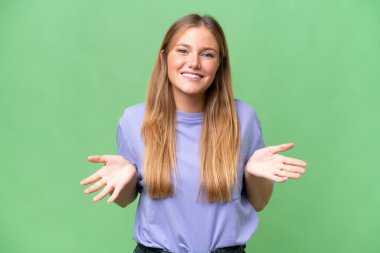 Genç, güzel bir kadın, izole bir hayat yaşıyor.