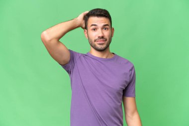 Tecrit edilmiş bir geçmişi olan yakışıklı, beyaz bir adam. Hayal kırıklığı ifadesi var ama anlamıyor.