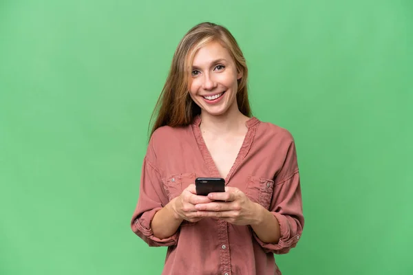 Junge Blonde Frau Mit Isoliertem Hintergrund Sendet Eine Nachricht Mit — Stockfoto