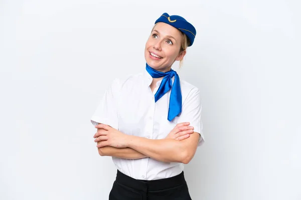 飛行機ブロンドスチュワーデス女性孤立しました上の白い背景上を見ながら笑顔 — ストック写真