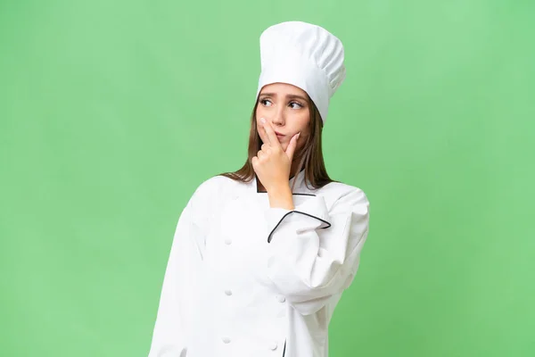 Giovane Chef Donna Caucasica Sfondo Isolato Avendo Dubbi Con Espressione — Foto Stock