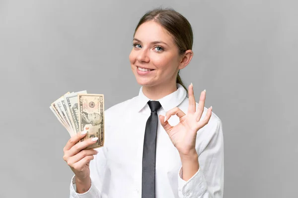 Jovem Negócio Caucasiano Mulher Segurando Dinheiro Sobre Isolado Fundo Mostrando — Fotografia de Stock