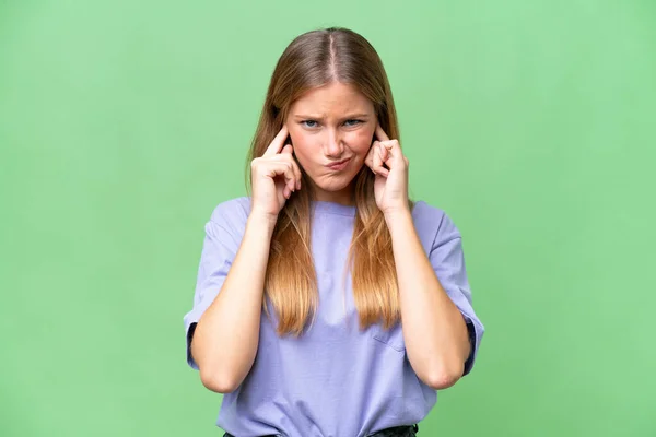 Young Beautiful Woman Isolated Background Frustrated Covering Ears — Stock Photo, Image