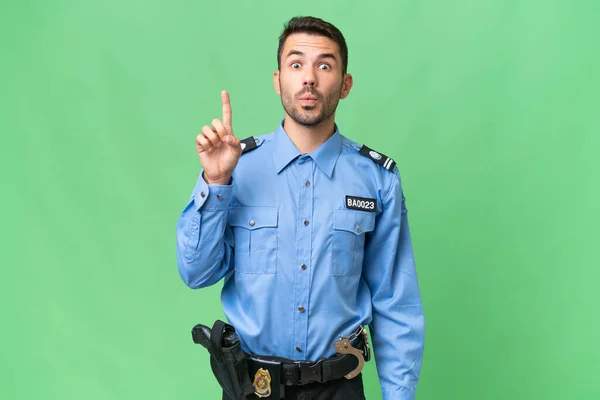 Genç Polis Izole Edilmiş Geçmişi Olan Beyaz Bir Adam Parmağını — Stok fotoğraf