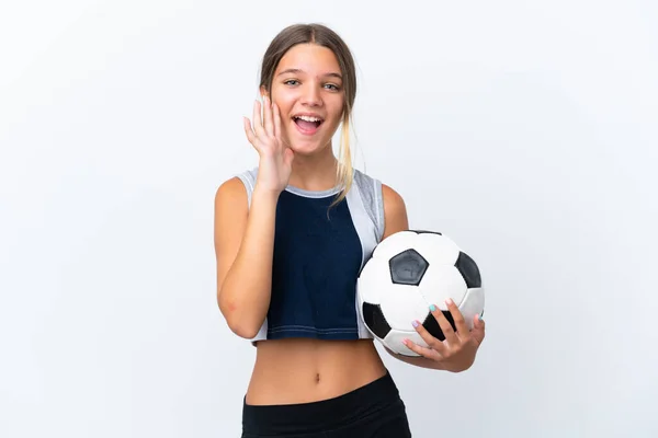 小さいですCaucasian女の子遊びますサッカー孤立したオンホワイトバック叫んでとともに口全体オープン — ストック写真