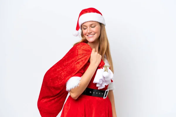 若いですCaucasian女性として身に着けていますママNoel保持クリスマスサック隔離された白い背景に幸せな表情 — ストック写真