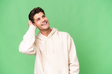 Tecrit edilmiş geçmişi olan beyaz, yakışıklı bir adam bir fikir düşünüyor.