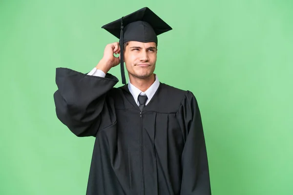 Νεαρός Απόφοιτος Πανεπιστημίου Καυκάσιος Άνδρας Απομονωμένο Υπόβαθρο Που Έχει Αμφιβολίες — Φωτογραφία Αρχείου