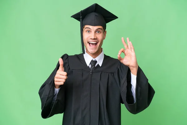 Jovem Universidade Pós Graduação Caucasiano Homem Sobre Isolado Fundo Mostrando — Fotografia de Stock