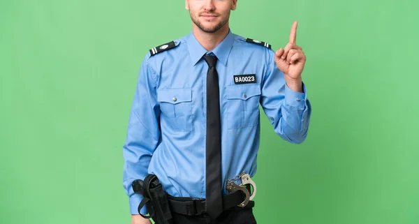 Jonge Politieman Geïsoleerde Achtergrond Wijzen Met Wijsvinger Een Geweldig Idee — Stockfoto