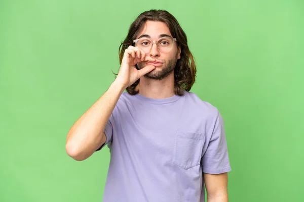 Mladý Pohledný Muž Izolovaném Pozadí Ukazuje Znamení Mlčení Gesto — Stock fotografie