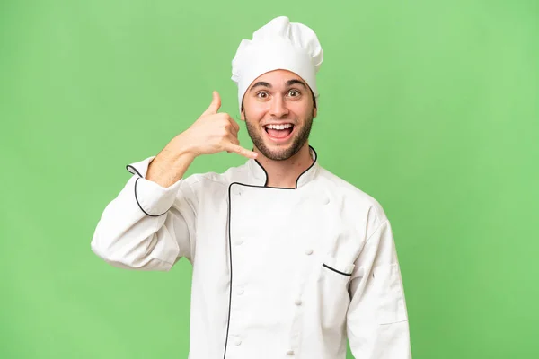 Jonge Knappe Chef Kok Geïsoleerde Achtergrond Die Telefoon Gebaar Maakt — Stockfoto