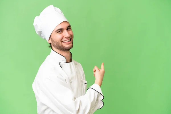 Jeune Beau Chef Homme Sur Fond Isolé Pointant Vers Arrière — Photo