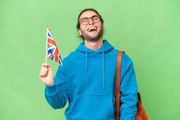Mladý Pohledný Muž Drží Britskou Vlajku Nad Izolované Pozadí Smíchem — Stock fotografie