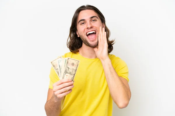 Jovem Bonito Homem Tomando Monte Dinheiro Isolado Fundo Branco Gritando — Fotografia de Stock