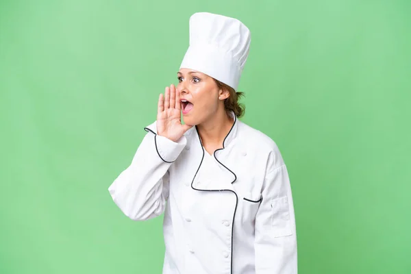 Mujer Chef Mediana Edad Sobre Fondo Aislado Gritando Con Boca —  Fotos de Stock