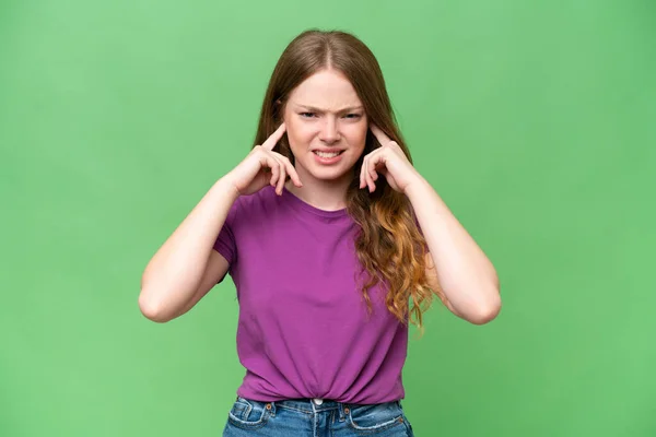 Junge Hübsche Frau Über Isolierten Hintergrund Frustriert Und Mit Verdeckten — Stockfoto