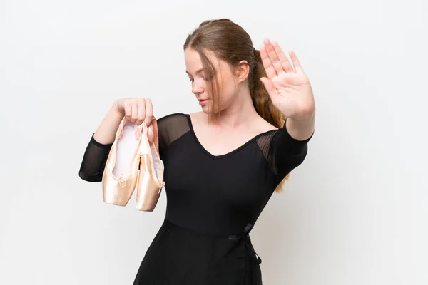 Mujer Joven Practicando Ballet Aislado Sobre Fondo Blanco Haciendo Stop —  Fotos de Stock