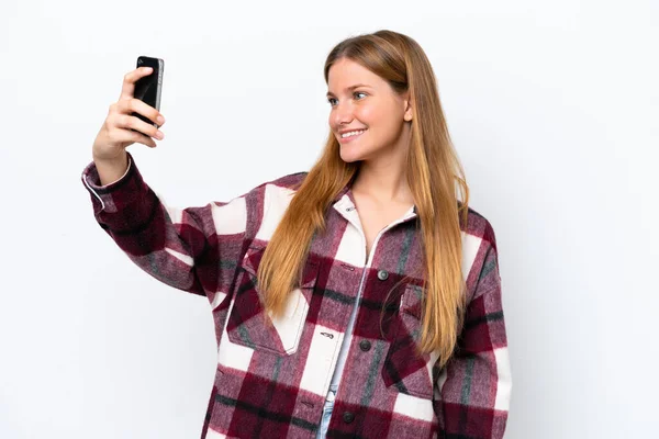 Mujer Joven Caucásica Aislada Sobre Fondo Blanco Haciendo Una Selfie —  Fotos de Stock