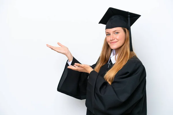 Νεαρή Απόφοιτος Πανεπιστημίου Καυκάσιος Γυναίκα Απομονωμένη Λευκό Φόντο Απλώνει Χέρια — Φωτογραφία Αρχείου