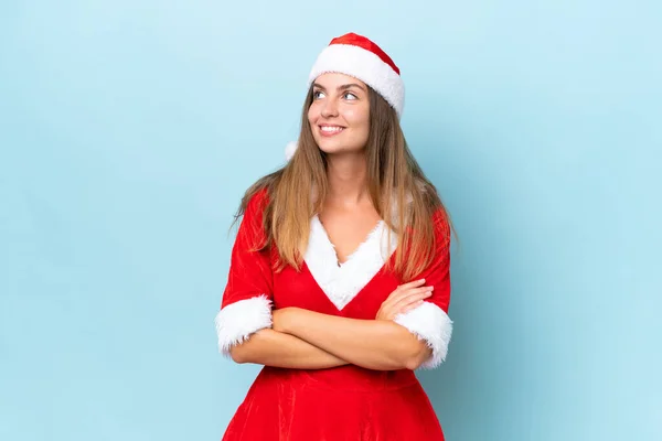 Anne Noel Gibi Giyinmiş Genç Beyaz Kadın Mavi Arka Planda — Stok fotoğraf