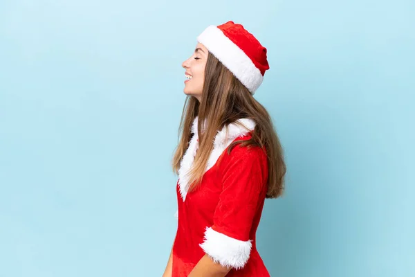 Anne Noel Gibi Giyinmiş Beyaz Bir Kadın Mavi Arka Planda — Stok fotoğraf