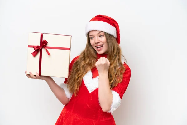 Junge Kaukasische Frau Mit Weihnachtskleid Und Geschenk Auf Weißem Hintergrund — Stockfoto