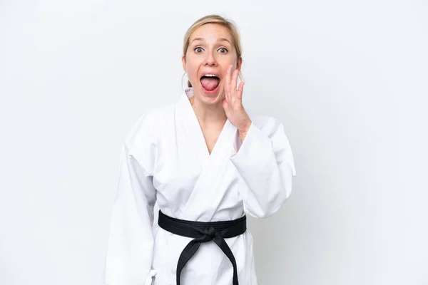 Jonge Kaukasische Vrouw Doen Karate Geïsoleerd Witte Achtergrond Met Verrassing — Stockfoto