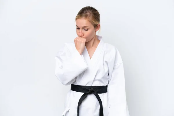 Joven Mujer Caucásica Haciendo Karate Aislado Sobre Fondo Blanco Teniendo —  Fotos de Stock