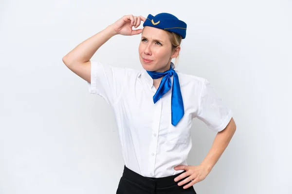 飛行機ブロンドスチュワーデス女性孤立した白い背景に疑問を持っていると混乱顔の表情 — ストック写真
