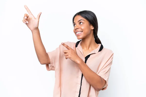Jonge Afro Amerikaanse Vrouw Geïsoleerd Witte Achtergrond Wijzen Met Wijsvinger — Stockfoto