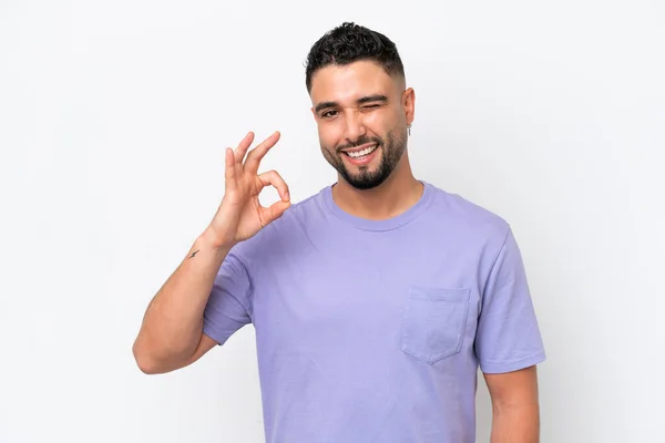 Młody Arab Przystojny Mężczyzna Odizolowany Białym Tle Pokazując Znak Palcami — Zdjęcie stockowe