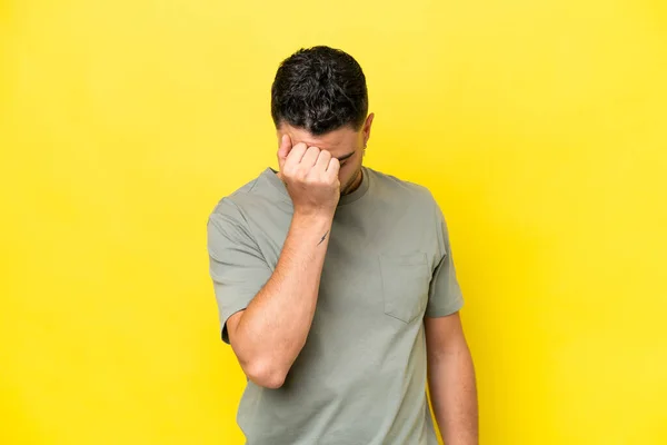 Young Arab Handsome Man Isolated Yellow Background Headache —  Fotos de Stock
