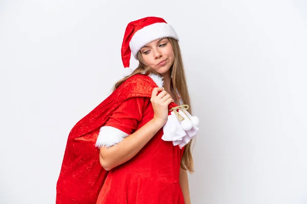 若いですCaucasian女性として身に着けていますママNoel保持クリスマスサック隔離された白い背景に悲しい表情 — ストック写真