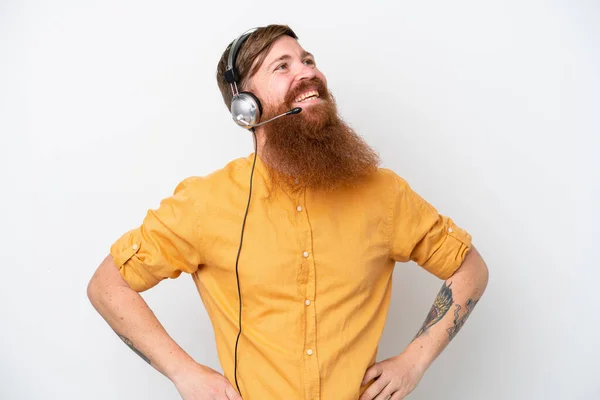 Telemarketer Man Geïsoleerd Witte Achtergrond Poseren Met Armen Heup Glimlachen — Stockfoto