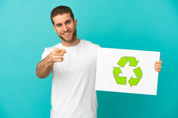 Handsome Blonde Man Isolated Blue Background Holding Placard Recycle Icon — Stock Photo, Image