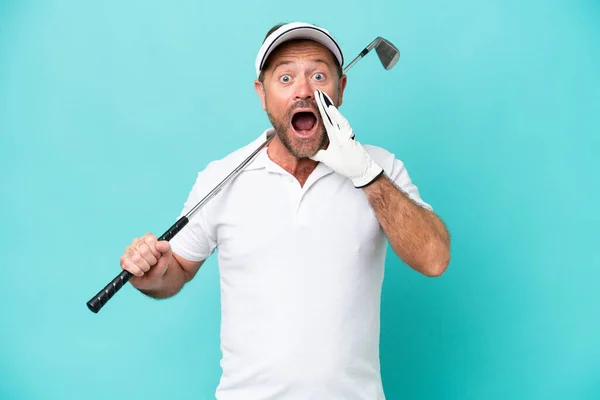 Homem Jogador Golfe Caucasiano Meia Idade Isolado Fundo Azul Com — Fotografia de Stock