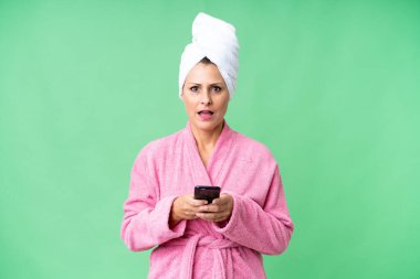 Soyutlanmış bir geçmişi olan beyaz bir kadın şaşırdı ve bir mesaj gönderdi.