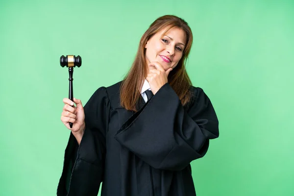 Soudkyně Běloška Nad Izolované Pozadí Šťastný Usmívající — Stock fotografie