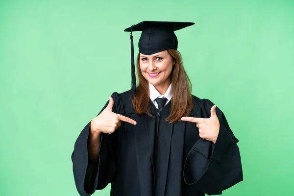 Edad Media Mujer Graduada Universitaria Sobre Fondo Aislado Orgulloso Satisfecho — Foto de Stock