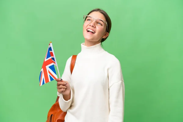 十几岁的学生高举英国国旗 在孤立的背景下大笑 — 图库照片