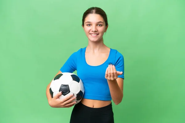 Tonårskaukasiska Flicka Spelar Fotboll Över Isolerade Bakgrund Inbjudande Att Komma — Stockfoto