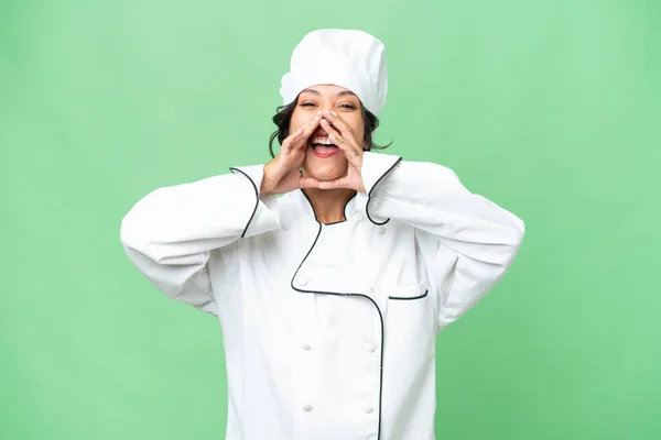 Giovane Chef Donna Argentina Sfondo Isolato Gridando Annunciando Qualcosa — Foto Stock