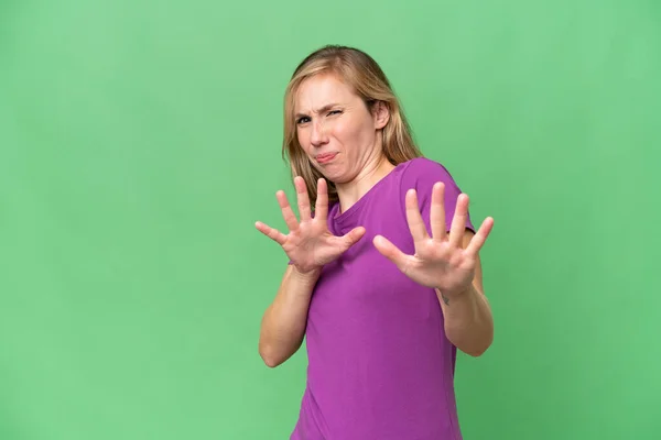 Jong Blond Vrouw Geïsoleerde Achtergrond Nerveus Stretching Handen Naar Voorkant — Stockfoto