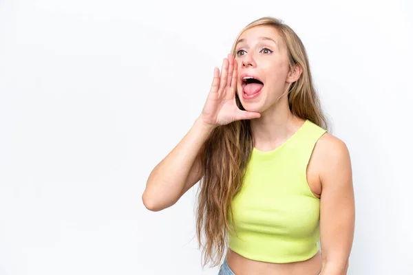 Νεαρή Λευκή Γυναίκα Απομονωμένη Λευκό Φόντο Φωνάζοντας Στόμα Ορθάνοιχτο Στο — Φωτογραφία Αρχείου