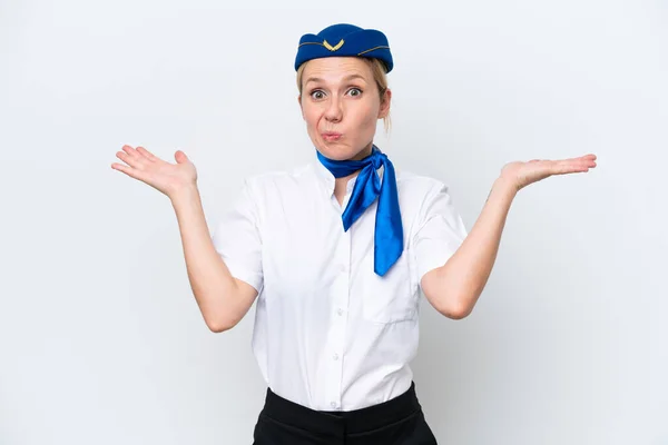 Αεροπλάνο Ξανθιά Αεροσυνοδός Γυναίκα Απομονωμένη Λευκό Φόντο Έχοντας Αμφιβολίες Ενώ — Φωτογραφία Αρχείου