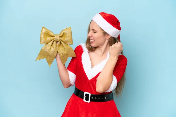 Junge Blonde Frau Als Mama Claus Verkleidet Mit Einer Weihnachtsschleife — Stockfoto