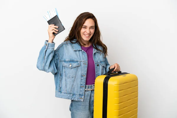 Jonge Blanke Vrouw Geïsoleerd Witte Achtergrond Vakantie Met Koffer Paspoort — Stockfoto