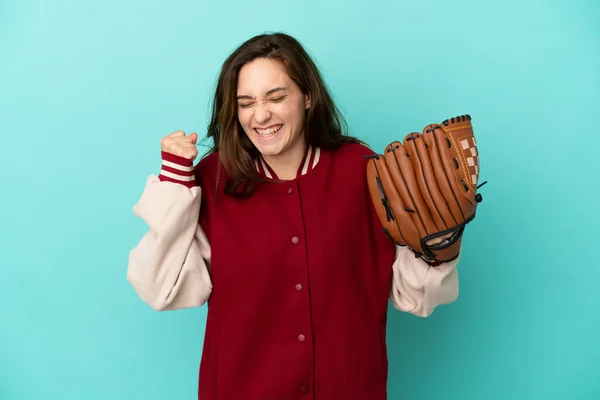 Young Caucasian Woman Playing Baseball Isolated Blue Background Celebrating Victory — Stockfoto