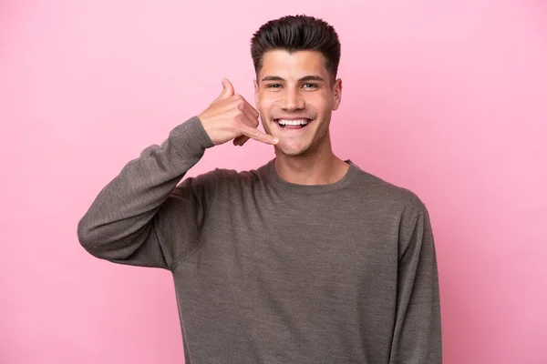 Jonge Blanke Man Geïsoleerd Roze Achtergrond Maken Telefoon Gebaar Bel — Stockfoto
